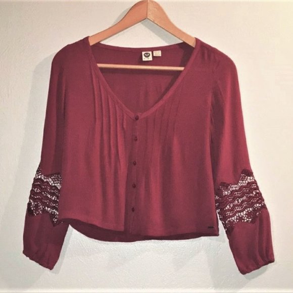 ROXY burgundy cropped blouse w/ statement sleeves! - Picture 2 of 6